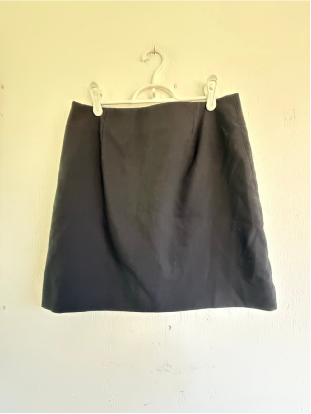 LOFT Black Mini Skirt w/ Front Flap Pockets - Size 6 - Picture 3 of 8